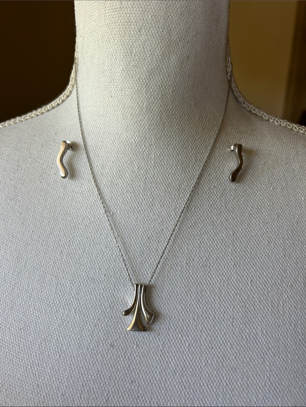 Sterling Silver Curved Drop Pendant Necklace & Earrings Set - Silver